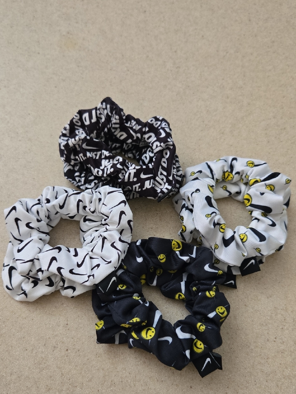 Nike Srunchies
